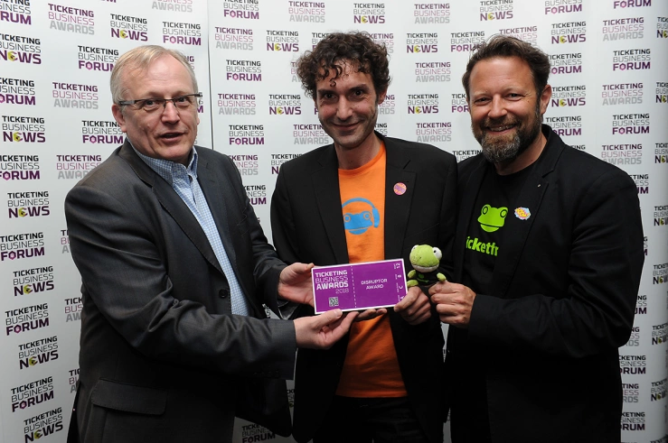 Die Geschäftsleitung von Eventfrog nimmt den Ticketing Business Award entgegen