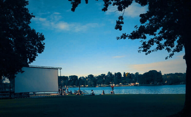 Open Air Kino am See ''Die Geschichte der Menschheit - Kur'' Badepark / Große Liegewiese, Am See 1, 83329 Waging am See Tickets