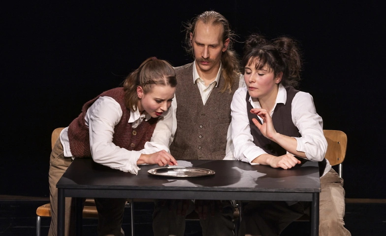 Cie. momoll!: Bitte nicht &uuml;ber den Tellerrand stolpern! Tickets