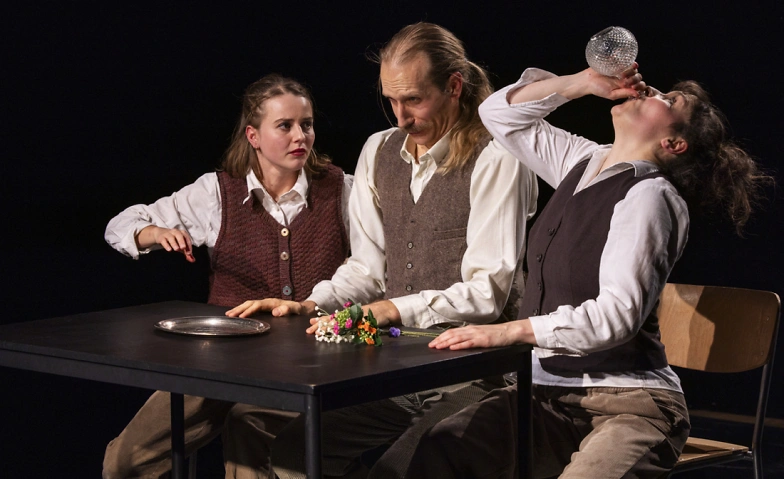 Event-Image for 'Cie. momoll!: Bitte nicht über den Tellerrand stolpern!'