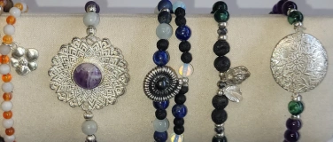Event-Image for 'Drei Edelstein-Armbänder mit Silberanhänger'