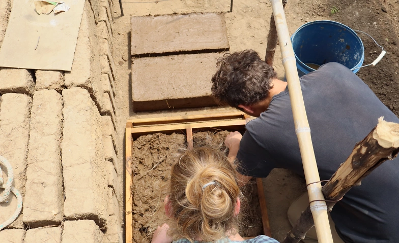 Event-Image for 'Earth Brick Workshop / Taller de Blocks de Tierra'