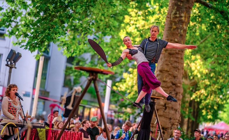 Event-Image for 'Cosmic Carousel'