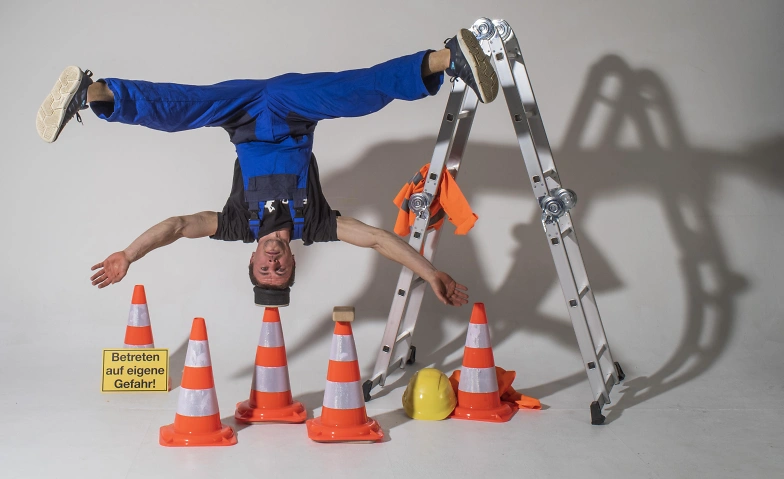 “Die Baustelle steht Kopf” – Akrobatik-Zirkus-Familien Show Billets