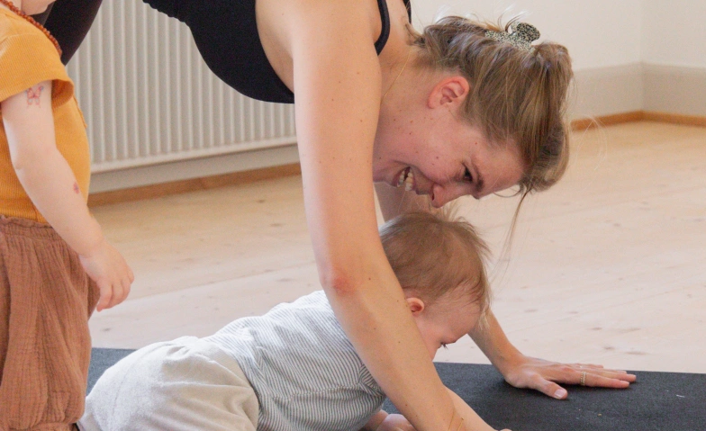 Event-Image for 'Yoga f&uuml;r Eltern mit Baby/Kind-Parents Yoga with Baby/Toddler'