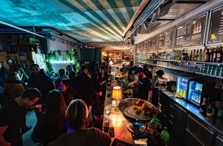 Meet people in Z&uuml;rich - Beer Pong, Karaoke, Foosball & More! Raum84, Langstrasse 84, 8004 Z&uuml;rich Billets