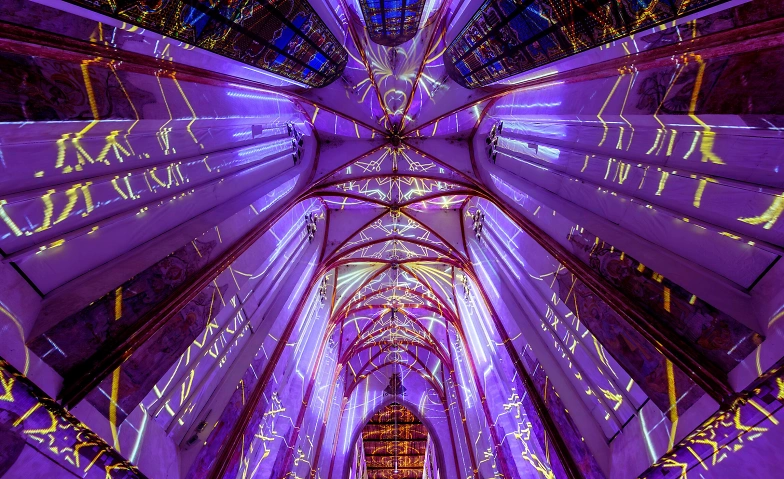 Weltpremiere in Regensburg: Die immersive Lichtshow INFINITY