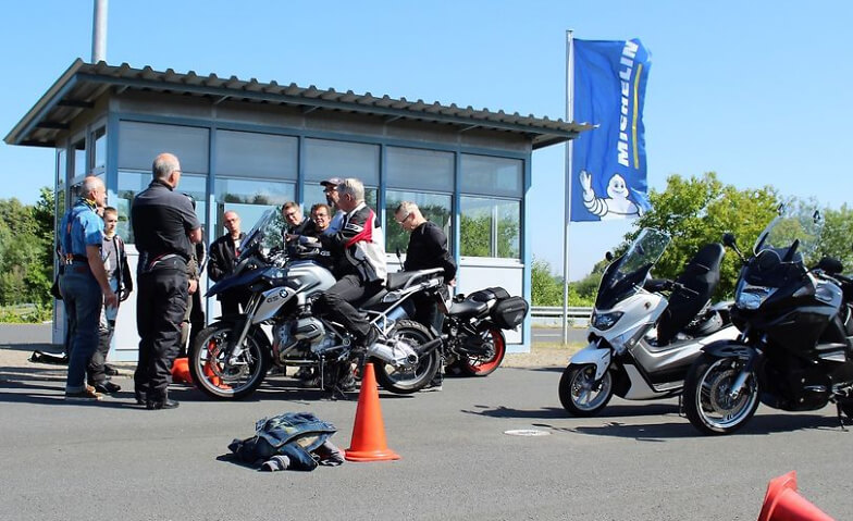 Motorrad Wiedereinsteiger-Training ADAC Fahrsicherheitszentrum Grevenbroich, Elfgener Dorfstraße 1, 41515 Grevenbroich Tickets