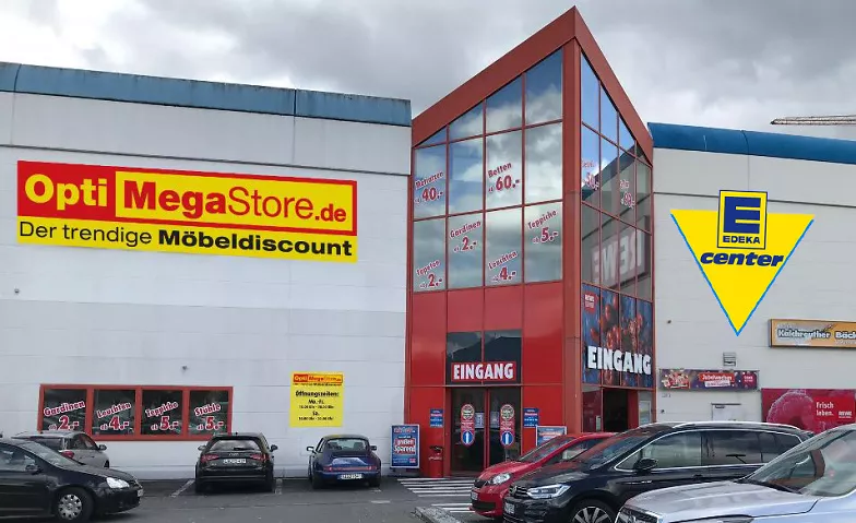 Flohmarkt Megastore & E-Center N&uuml;rnberg Flohmarkt Parkplatz M&ouml;bel Roller Billets