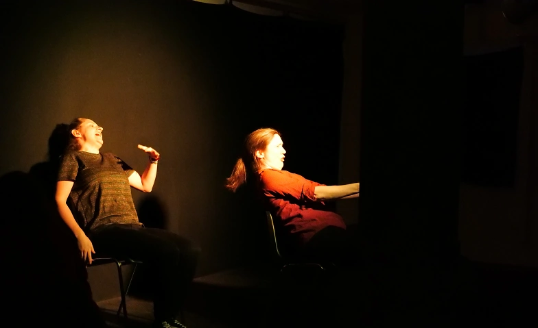 da vorne links: Enth&uuml;llung Tickets