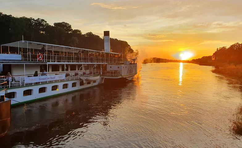 Herbstabend an Bord Sächsische Dampfschifffahrt - Weiße Flotte Sachsen, Terrassenufer 1, 01067 Dresden Billets