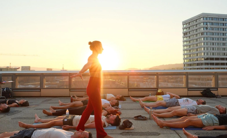 Event-Image for 'Sunset Yoga Flow on Toni Areal Roof Top'