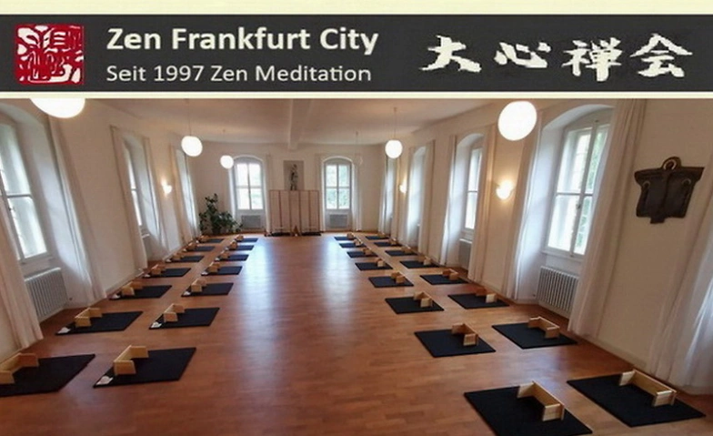 Zen Meditation im Kloster. Thema: Zen Gl&uuml;ck Zufriedenheit Billets